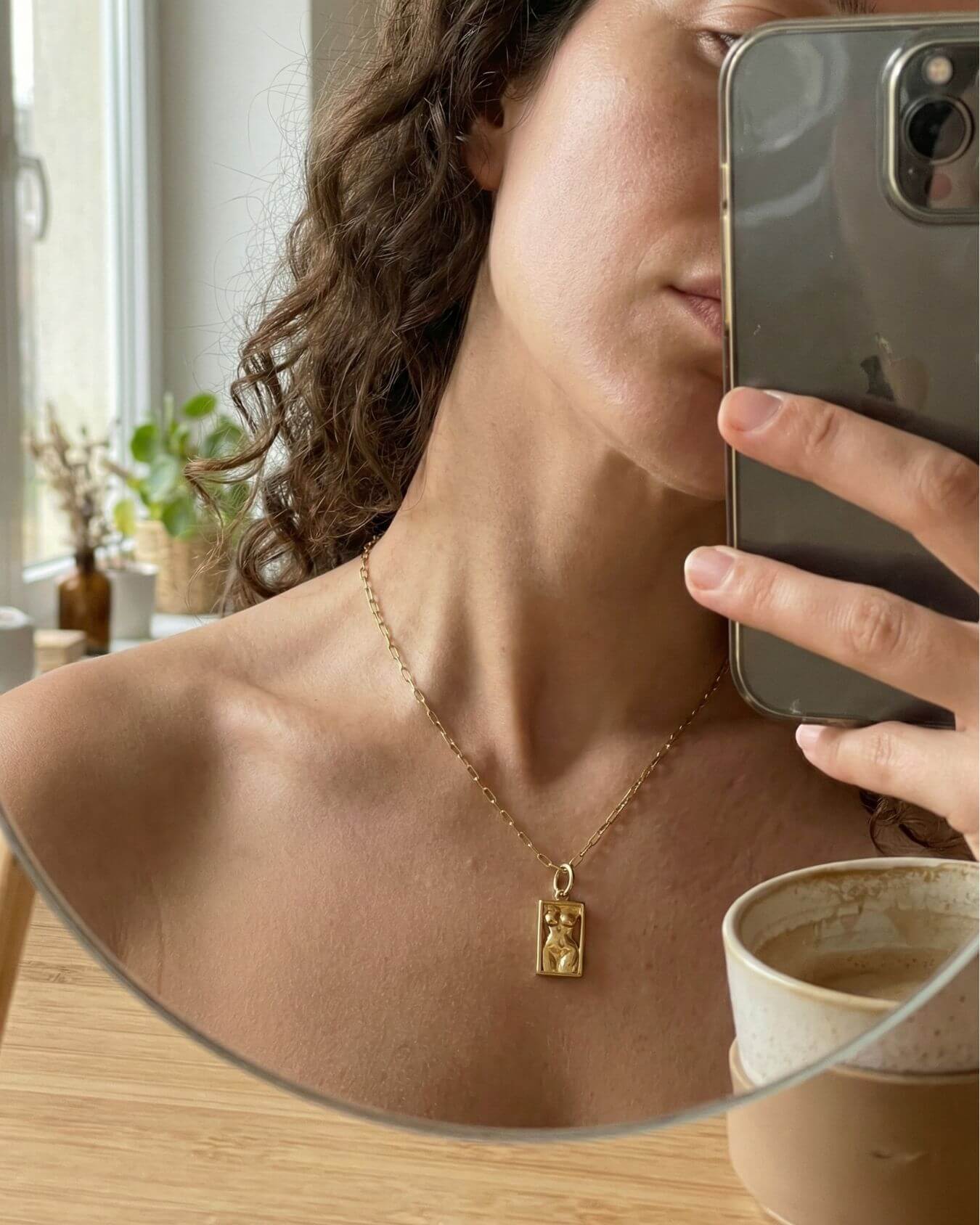 VENUS NECKLACE