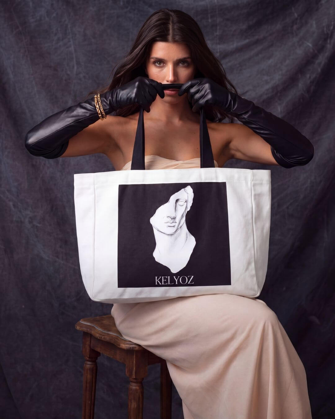 COLLECTOR TOTE BAG