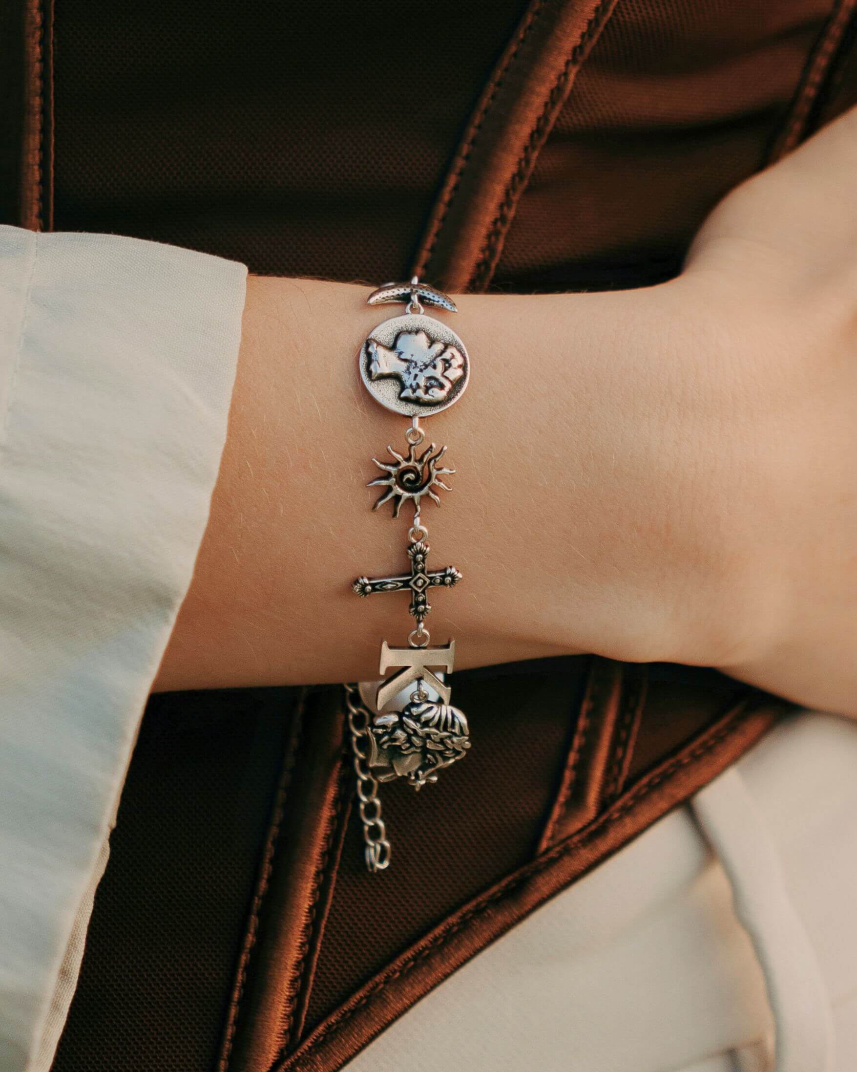 "Kelyoz Iconic Charm"