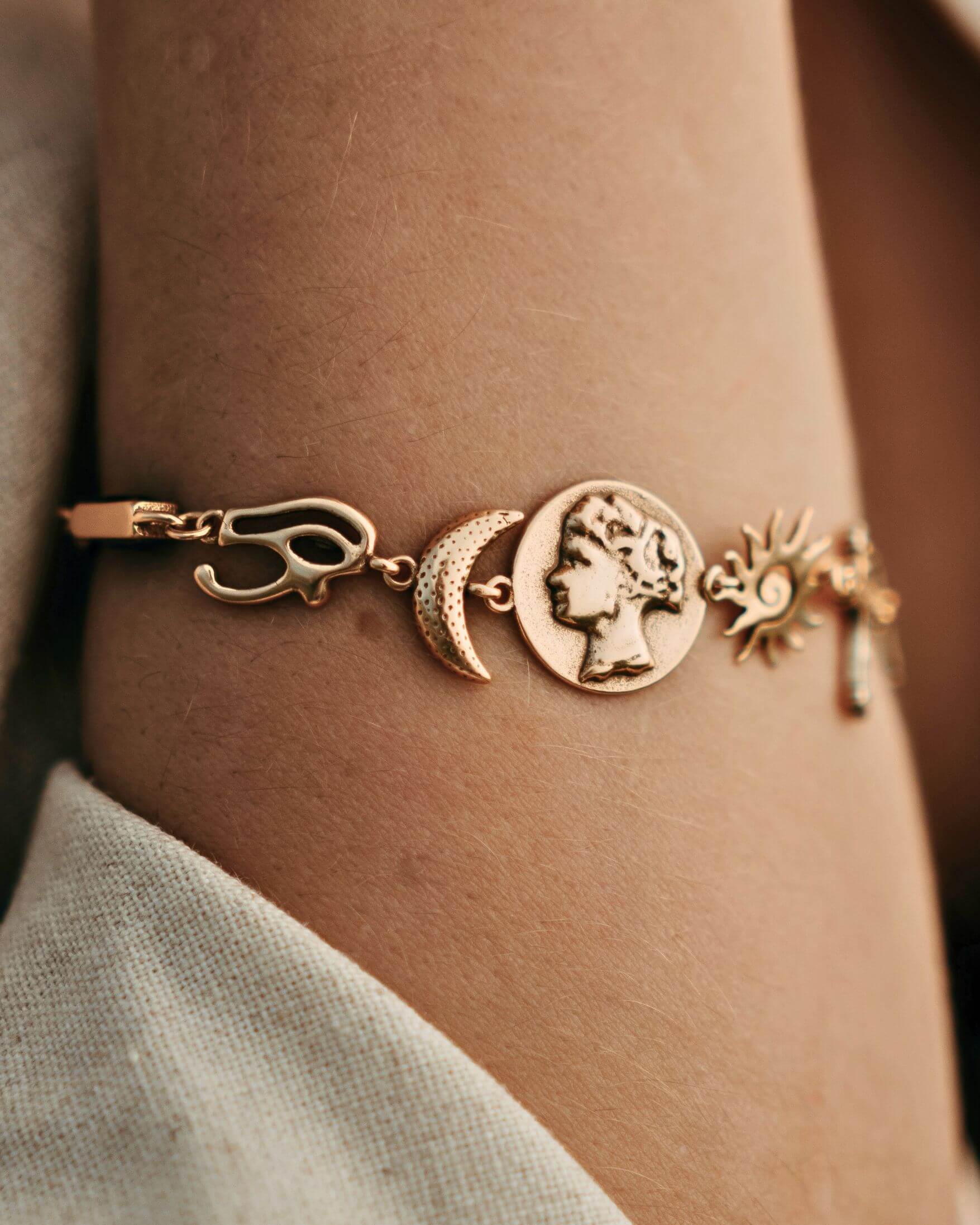 KELYOZ ICONIC CHARM