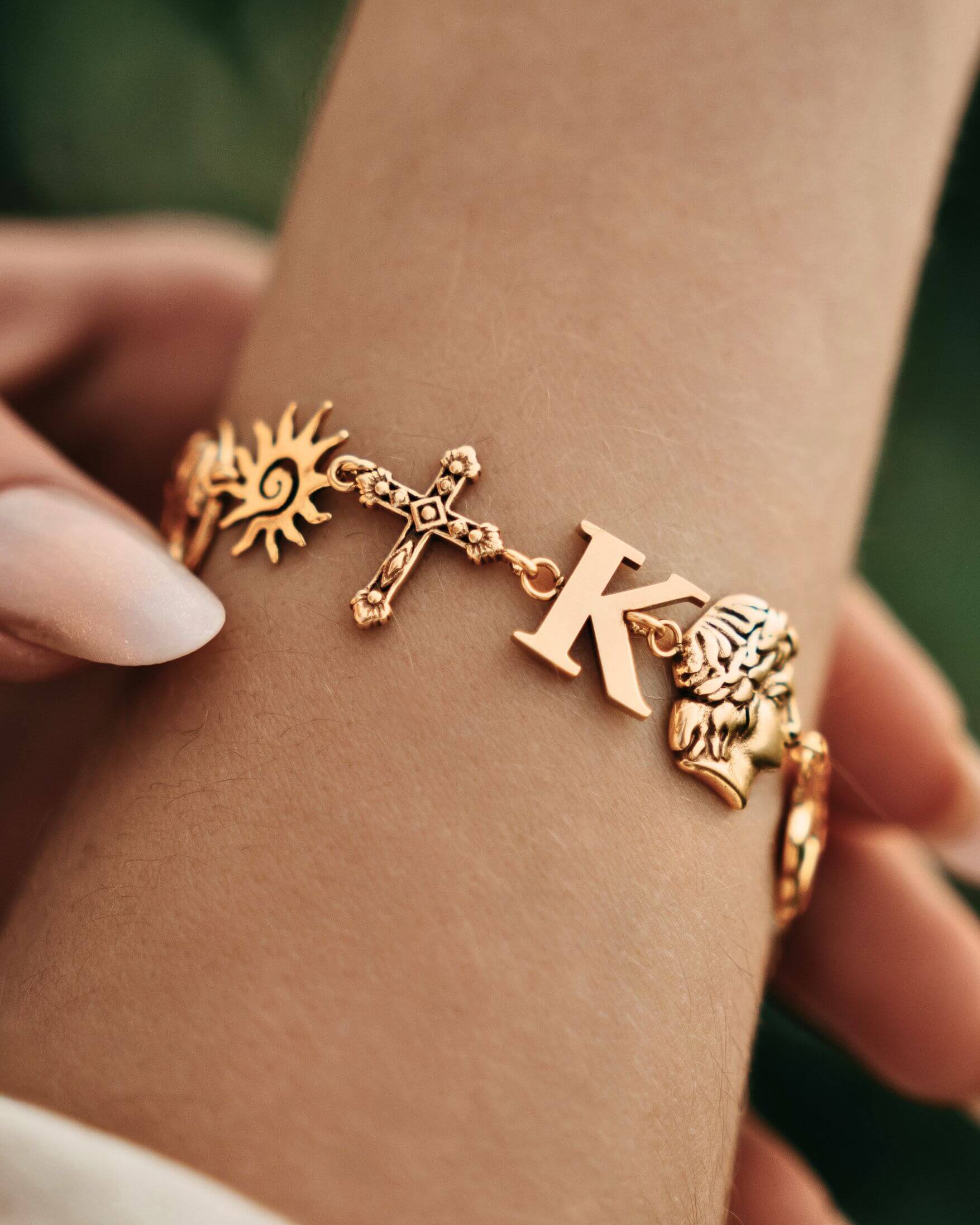 "Kelyoz Iconic Charm"